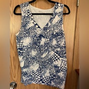 🍉 Reitmans plus all over print white/ blue 2X, tank top 100% cotton